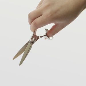 デリケートな部位の脱毛はテープをカットする