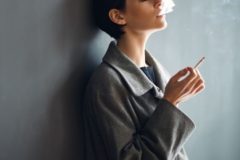 夜更かし・タバコがムダ毛に影響？「◯◯したら毛深くなる」の真相
