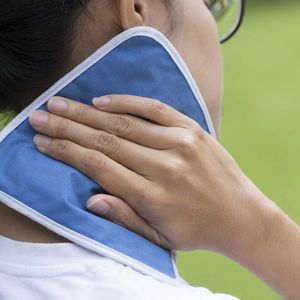 脱毛後の背中の汗を抑える2つの方法