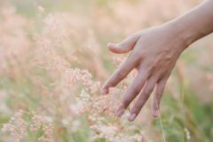 【ハンドケア】目標は手タレ！手の甲や指の毛の処理方法