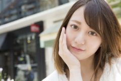 耳マッサージで小顔効果